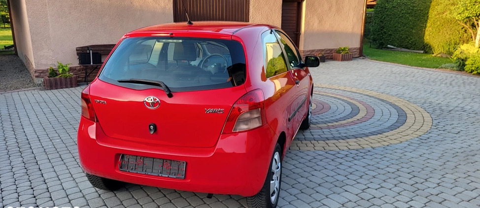 Toyota Yaris cena 14500 przebieg: 89000, rok produkcji 2006 z Pasym małe 529